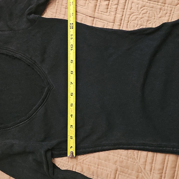 2 Women's Long Sleeve Tops...Black And Green - Picture 5 of 10